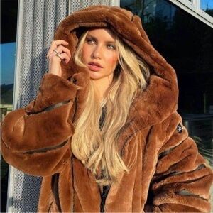 Alo yoga knock out fur faux jacket